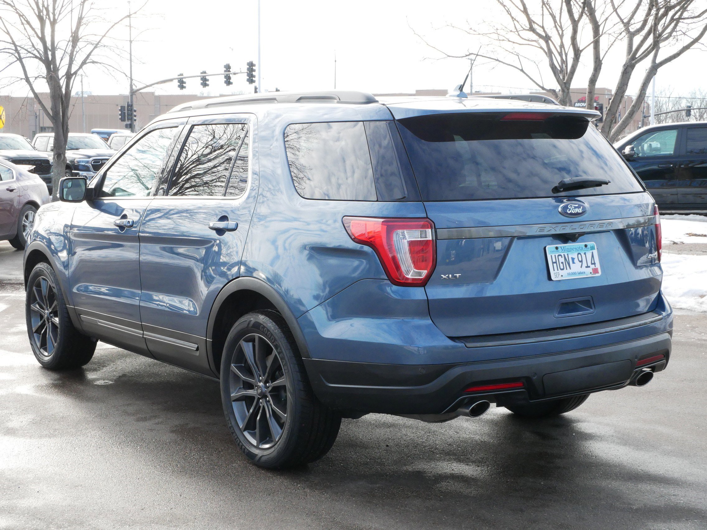 Used 2018 Ford Explorer XLT w/ Equipment Group 202A image 6