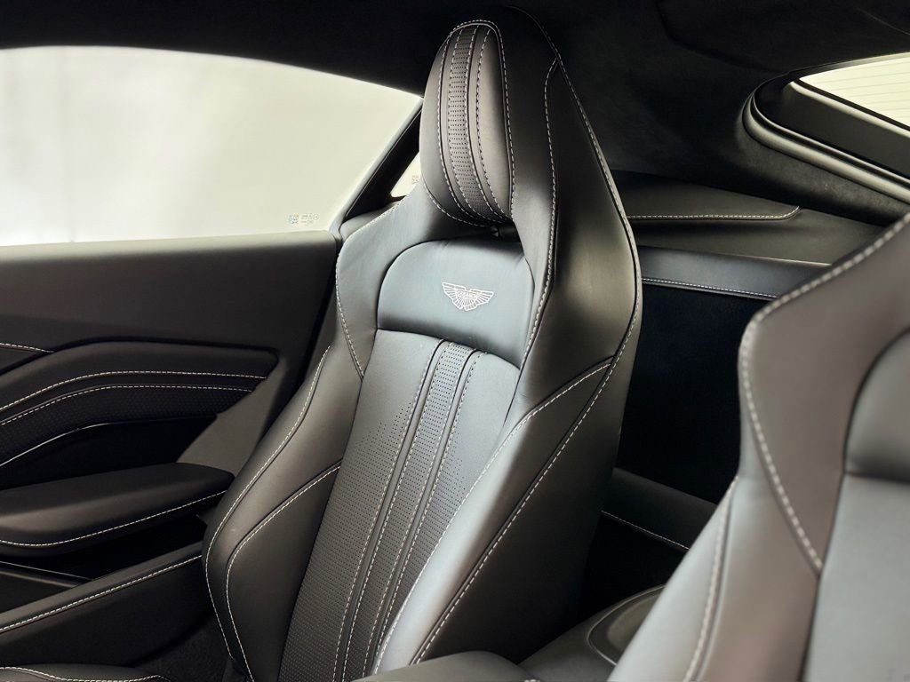 Used 2021 Aston Martin V8 Vantage Coupe image 5