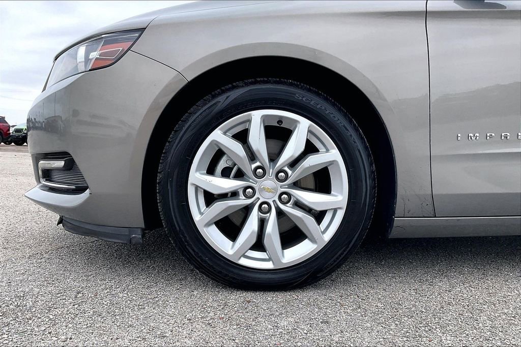 Used 2018 Chevrolet Impala LT FWD image 35