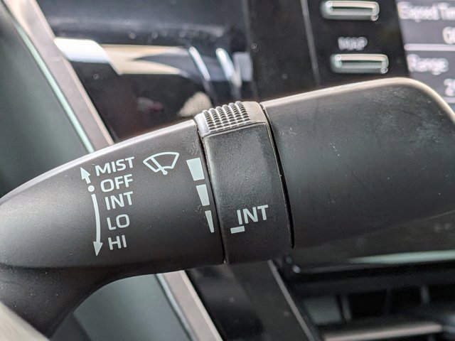 Used 2023 Toyota Camry SE FWD image 9