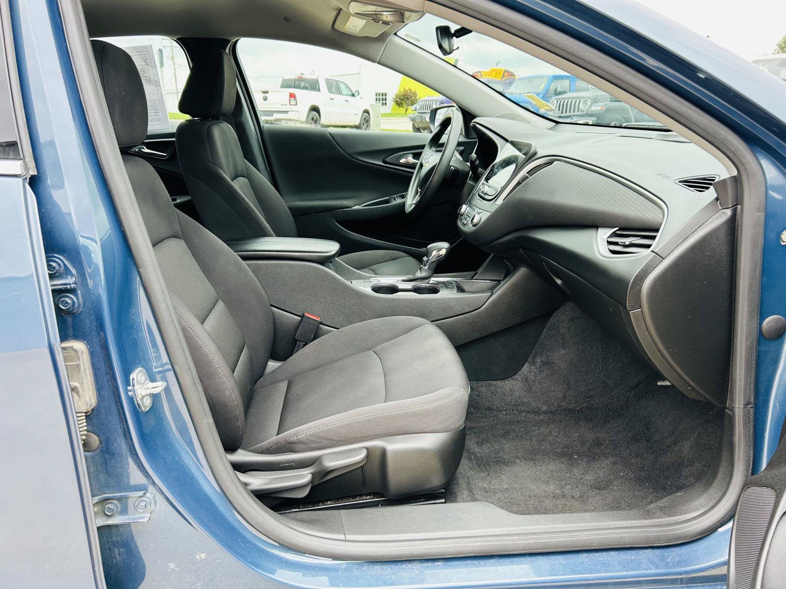 Used 2024 Chevrolet Malibu LT FWD image 29