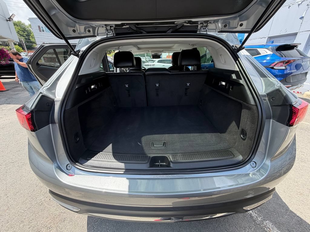Used 2025 Buick Envision Preferred AWD/4WD image 11