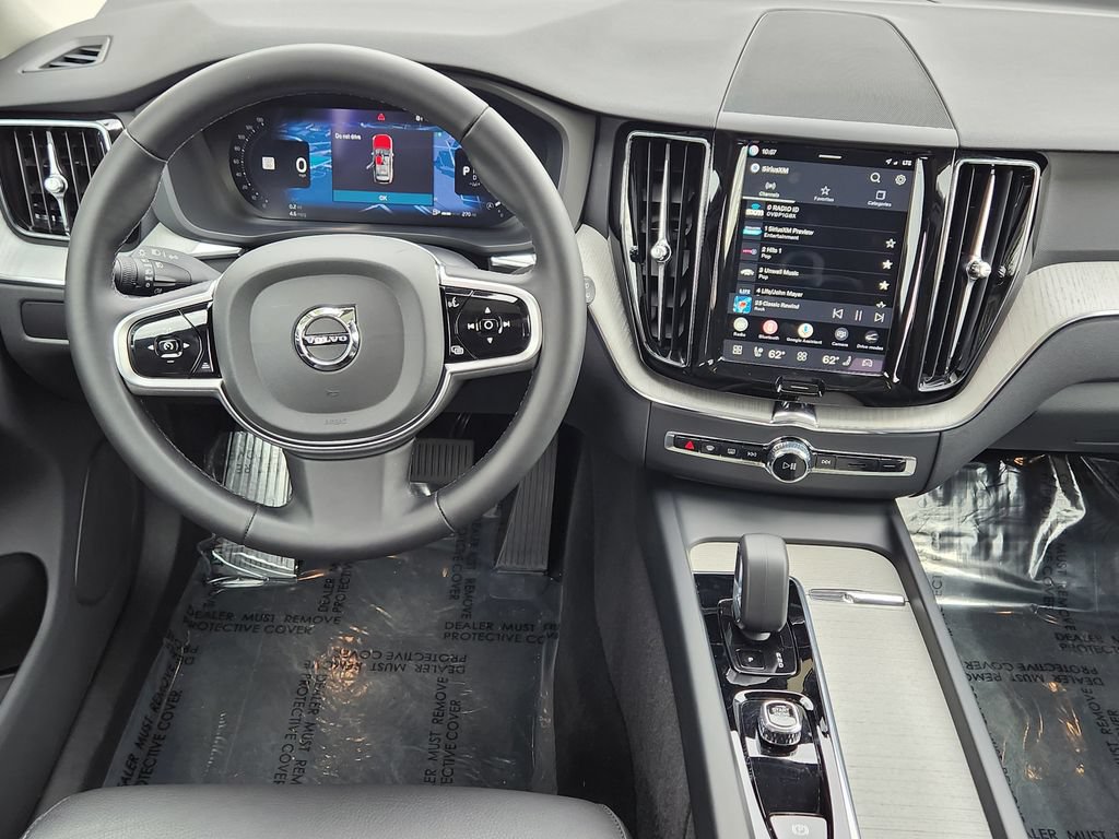 Used 2025 Volvo XC60 B5 Plus w/ Climate Package AWD/4WD image 3