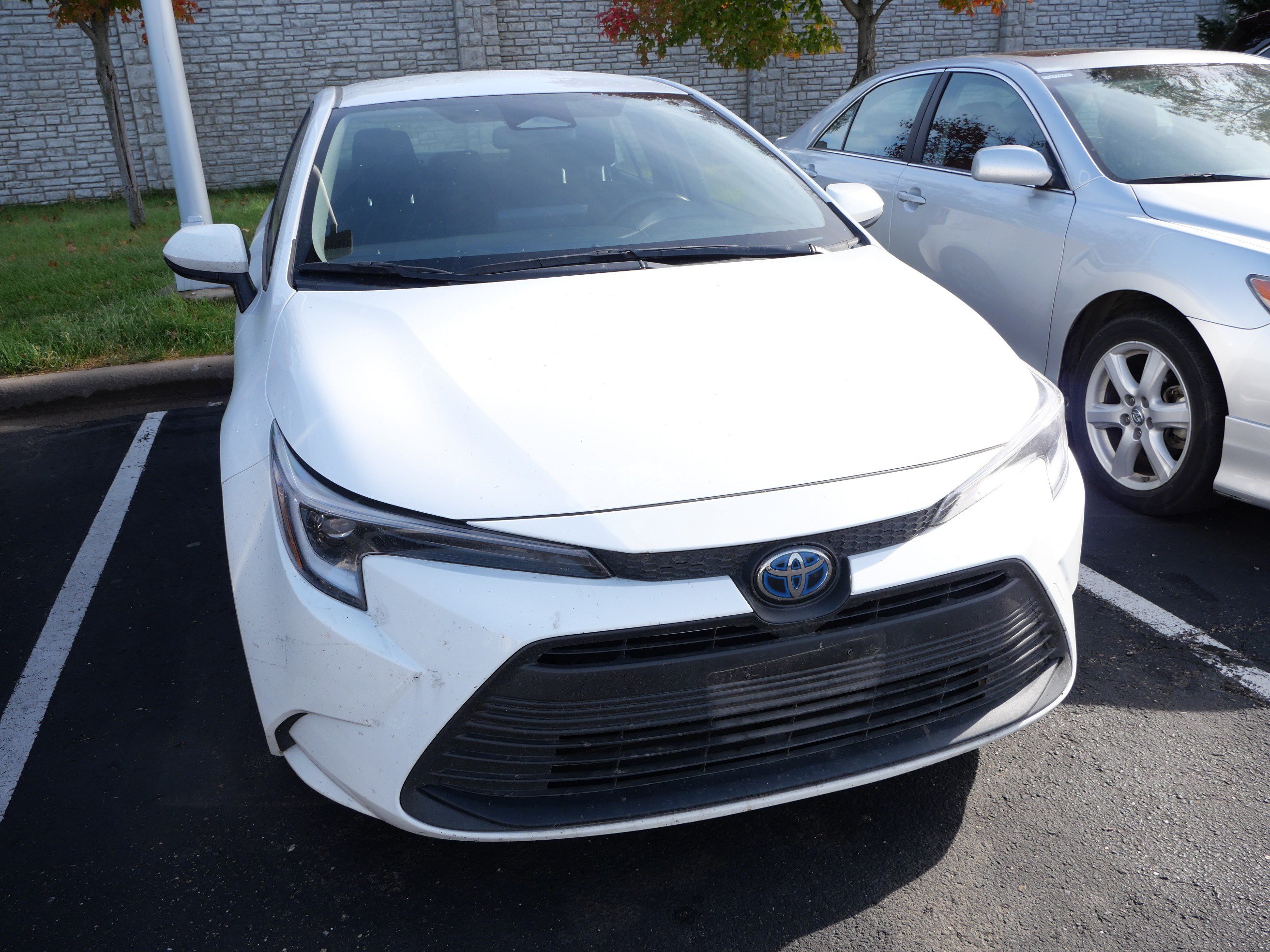 Used 2025 Toyota Corolla LE FWD image 3