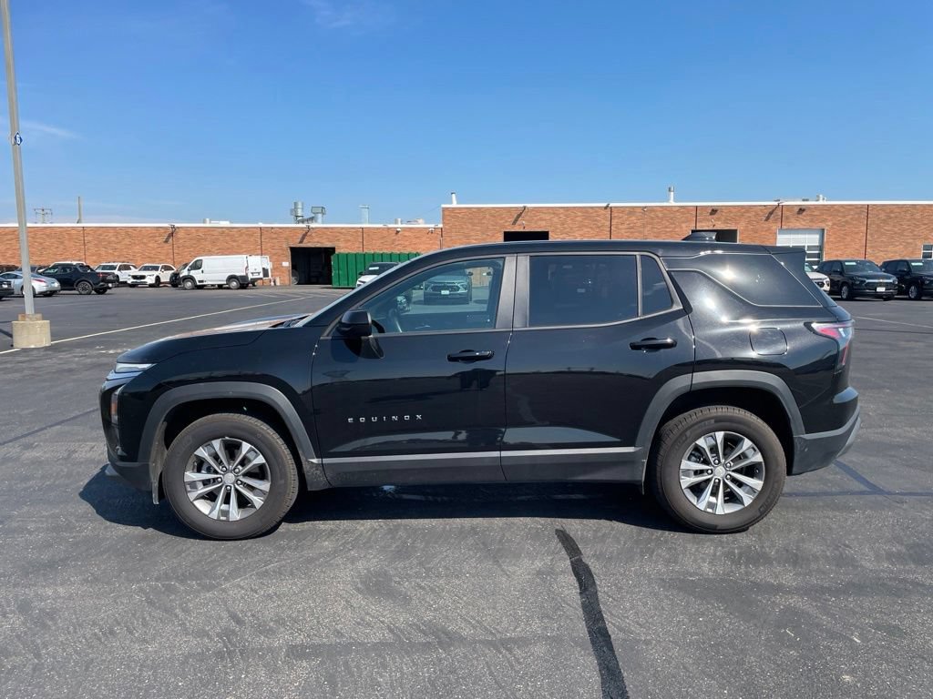 Used 2026 Chevrolet Equinox LT AWD/4WD image 2