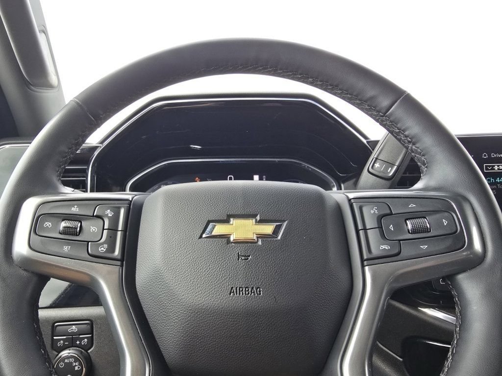 Used 2023 Chevrolet Silverado 1500 LT AWD/4WD image 23