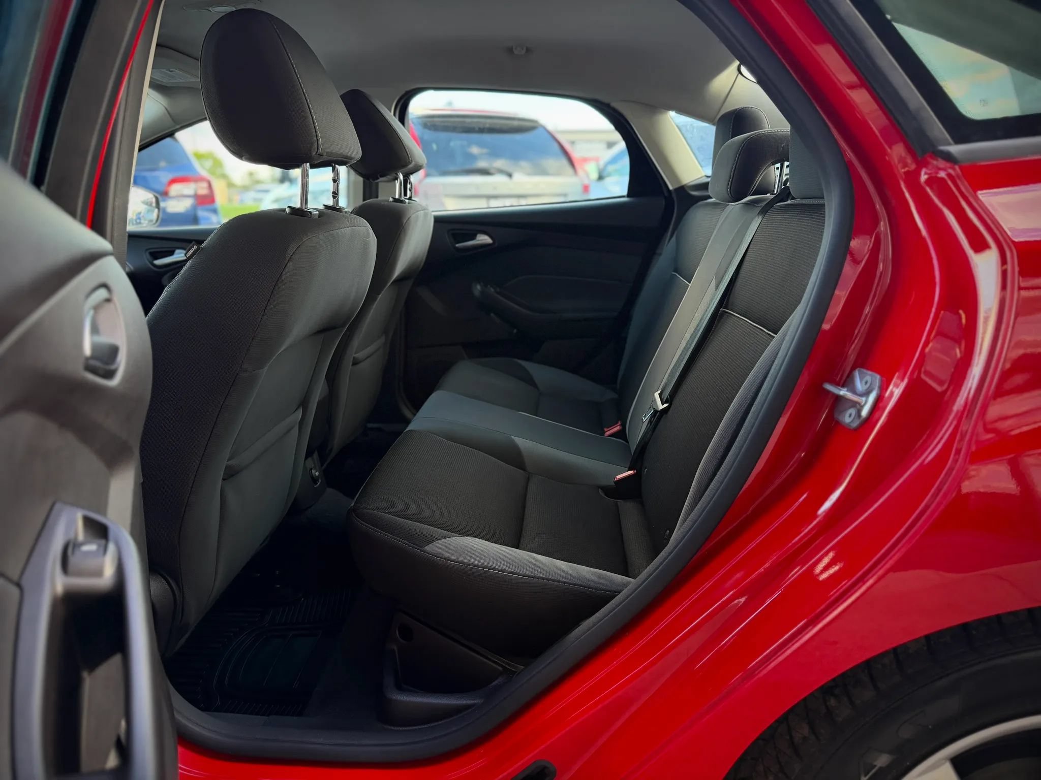 Used 2014 Ford Focus SE w/ SE Winter Package FWD image 14
