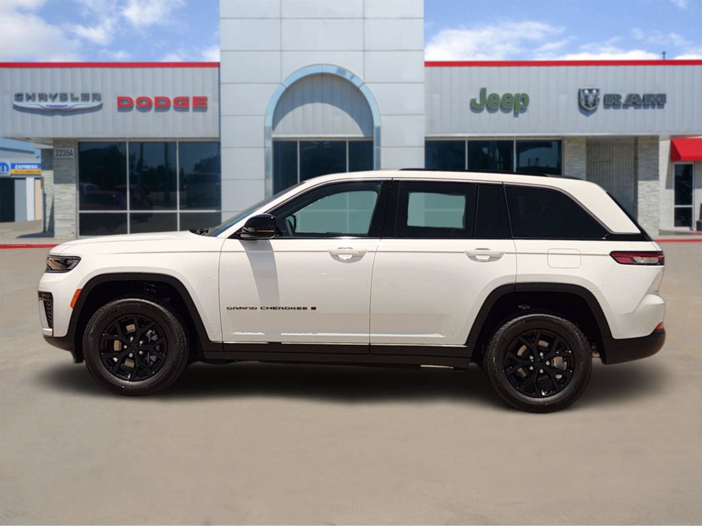 New 2026 Jeep Grand Cherokee Altitude RWD image 3