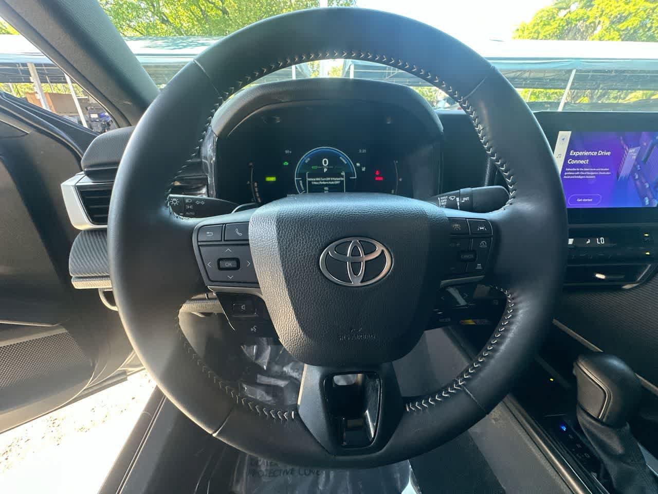 Used 2025 Toyota Camry SE w/ Convenience Package FWD image 15