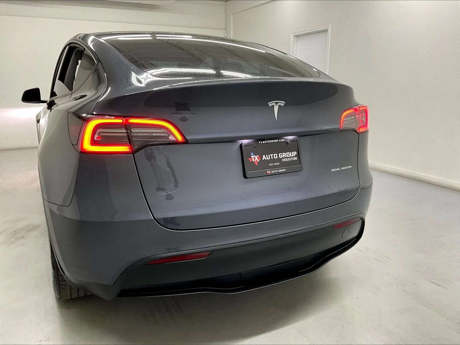 Used 2023 Tesla Model Y Long Range AWD/4WD image 41