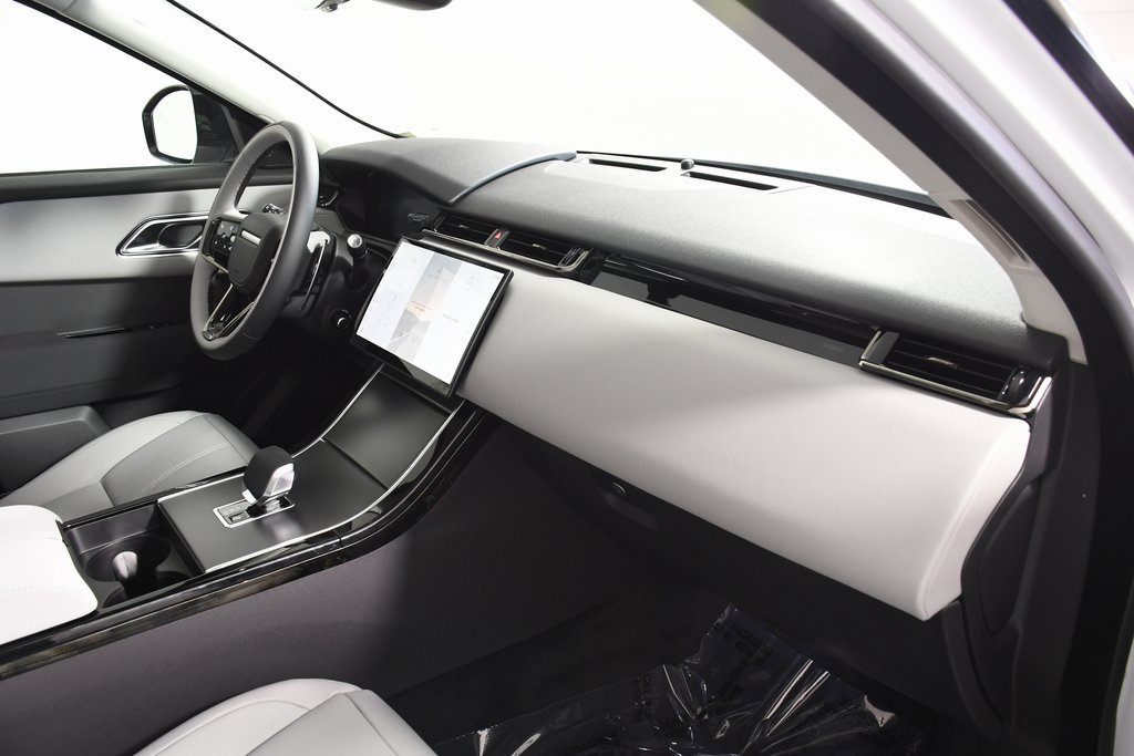 Used 2025 Land Rover Range Rover Velar Dynamic SE image 19