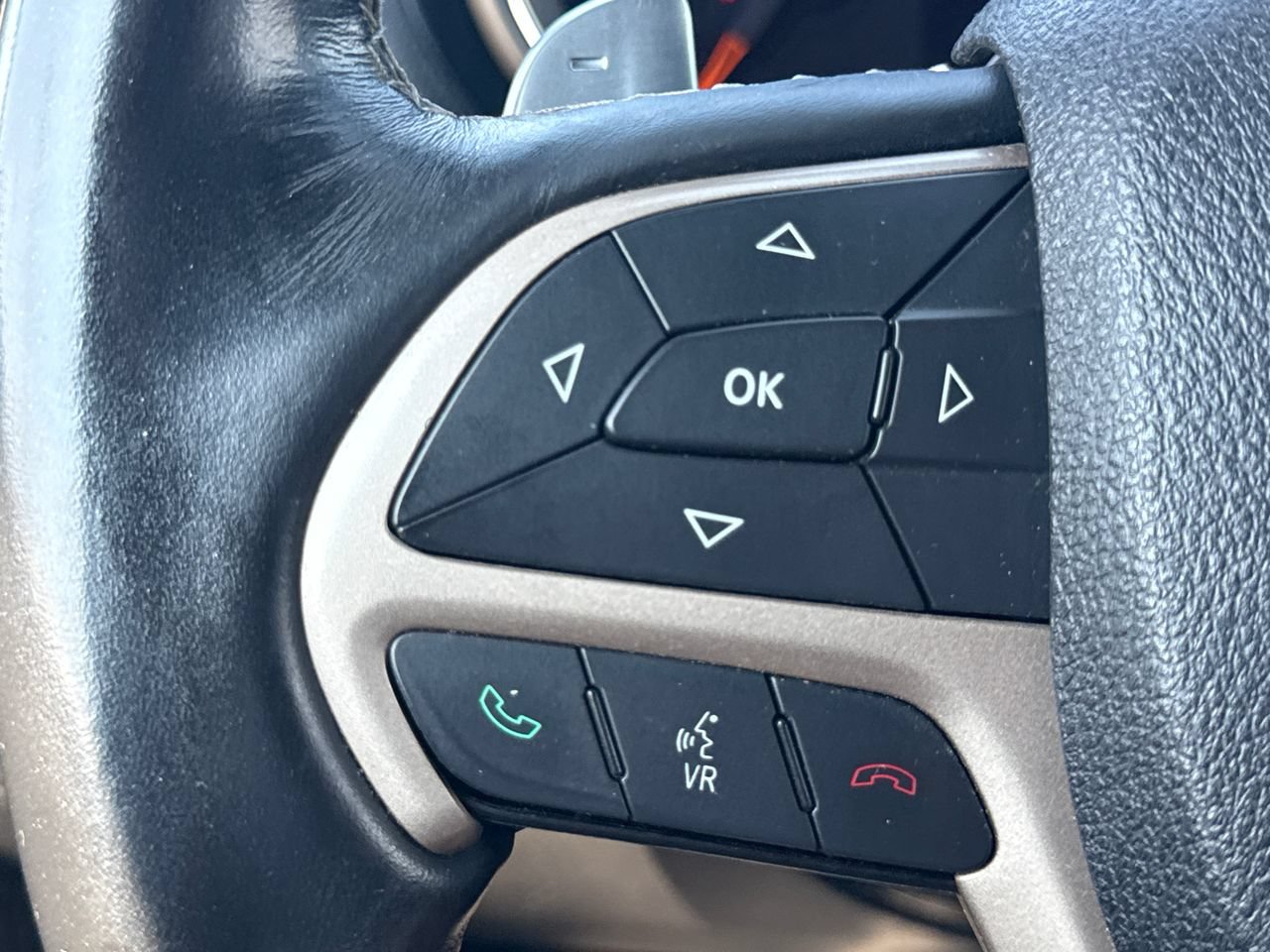 Used 2015 Jeep Grand Cherokee Overland w/ Advanced Technology Group AWD/4WD image 30