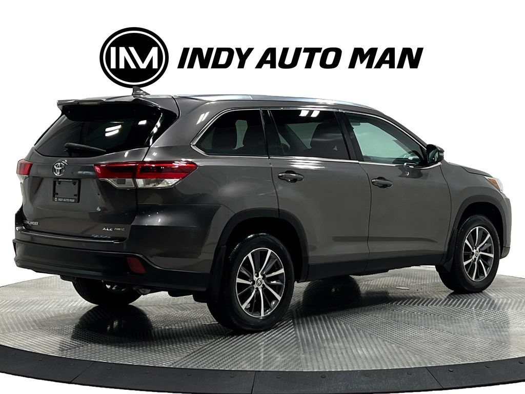 Used 2019 Toyota Highlander XLE AWD/4WD image 4