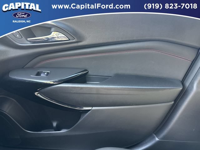 Used 2025 Chevrolet Trax RS w/ Driver Confidence Package FWD image 28