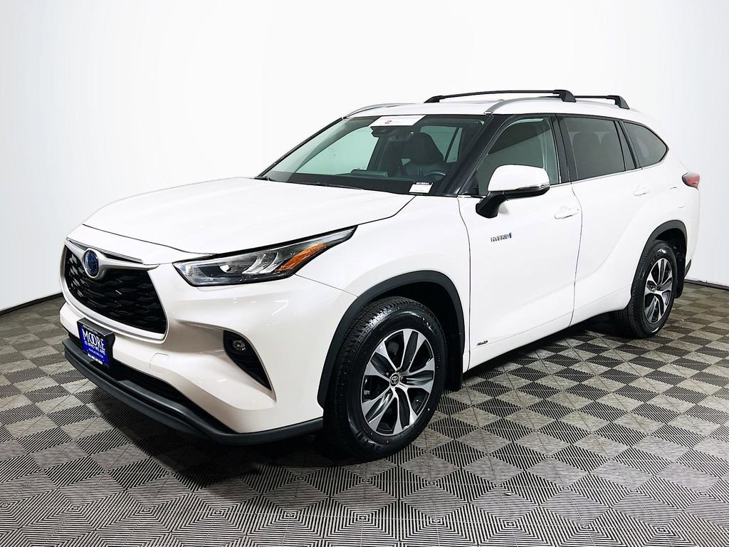 Certified 2020 Toyota Highlander XLE AWD/4WD image 4