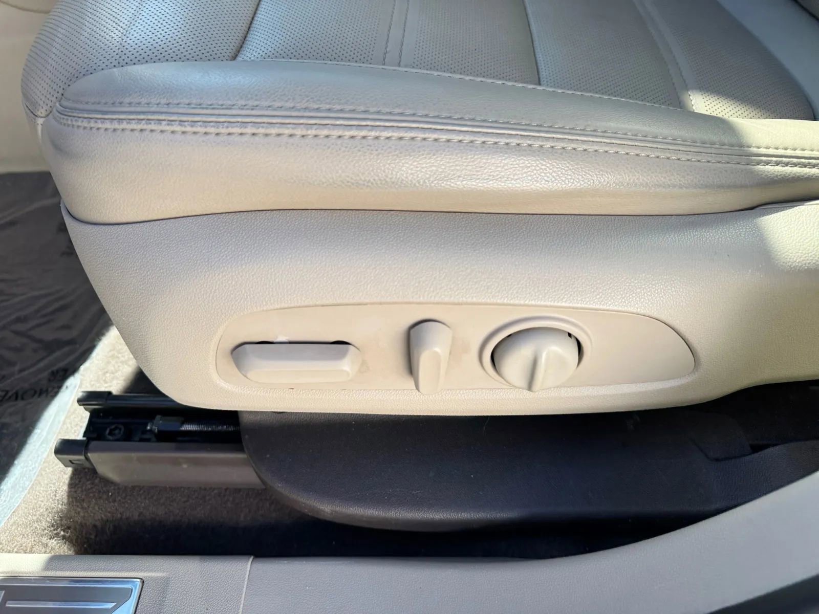 Used 2019 GMC Acadia Denali image 18