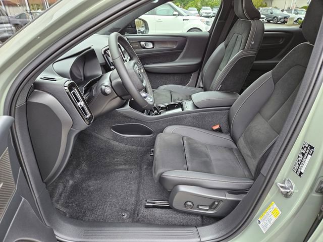 Used 2023 Volvo C40 P8 Recharge Ultimate image 12