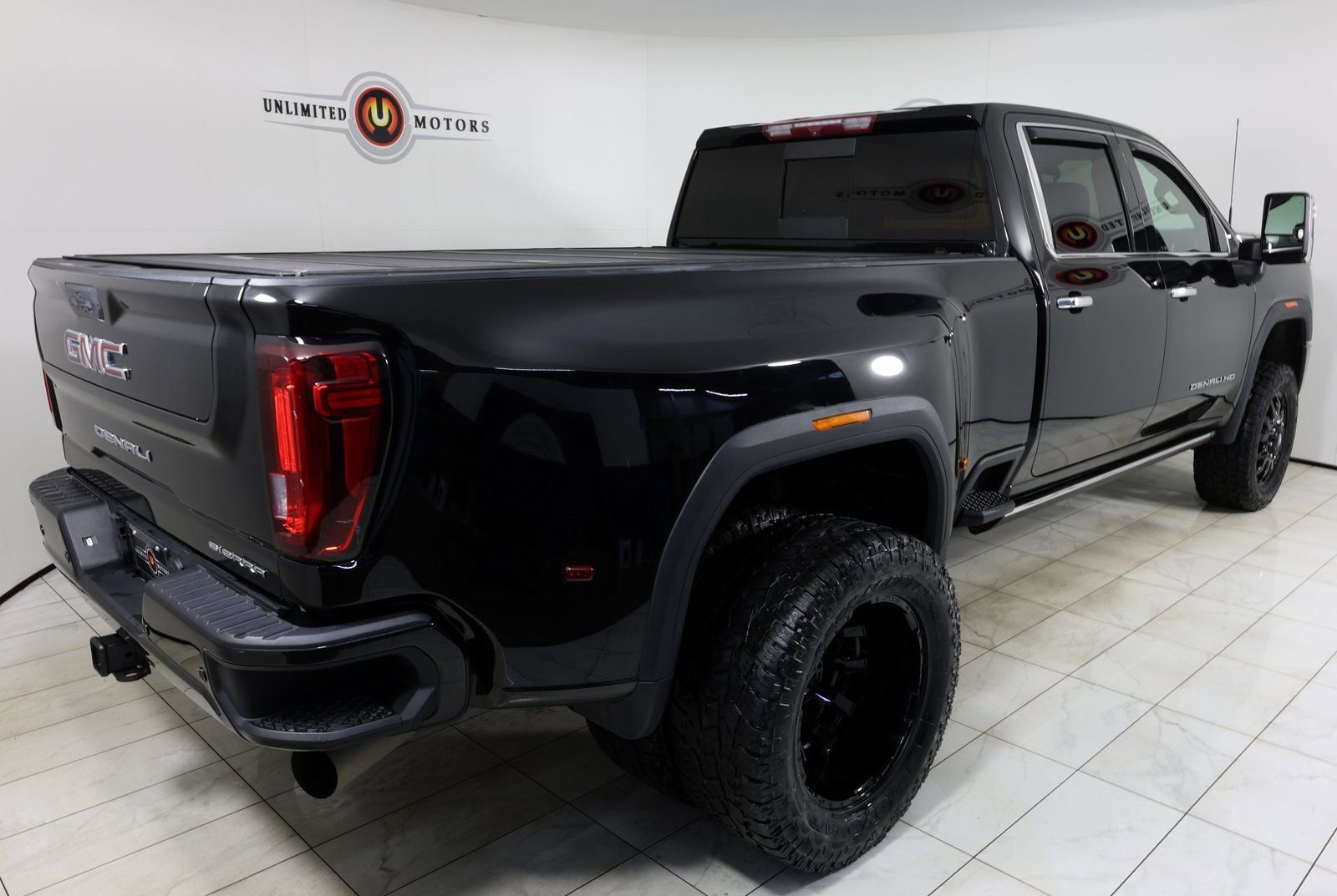Used 2022 GMC Sierra 3500 Denali image 3