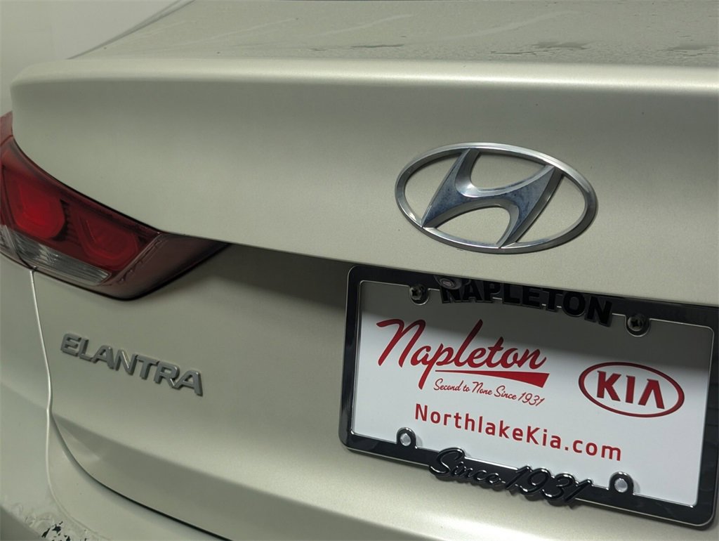 Used 2017 Hyundai Elantra SE image 8