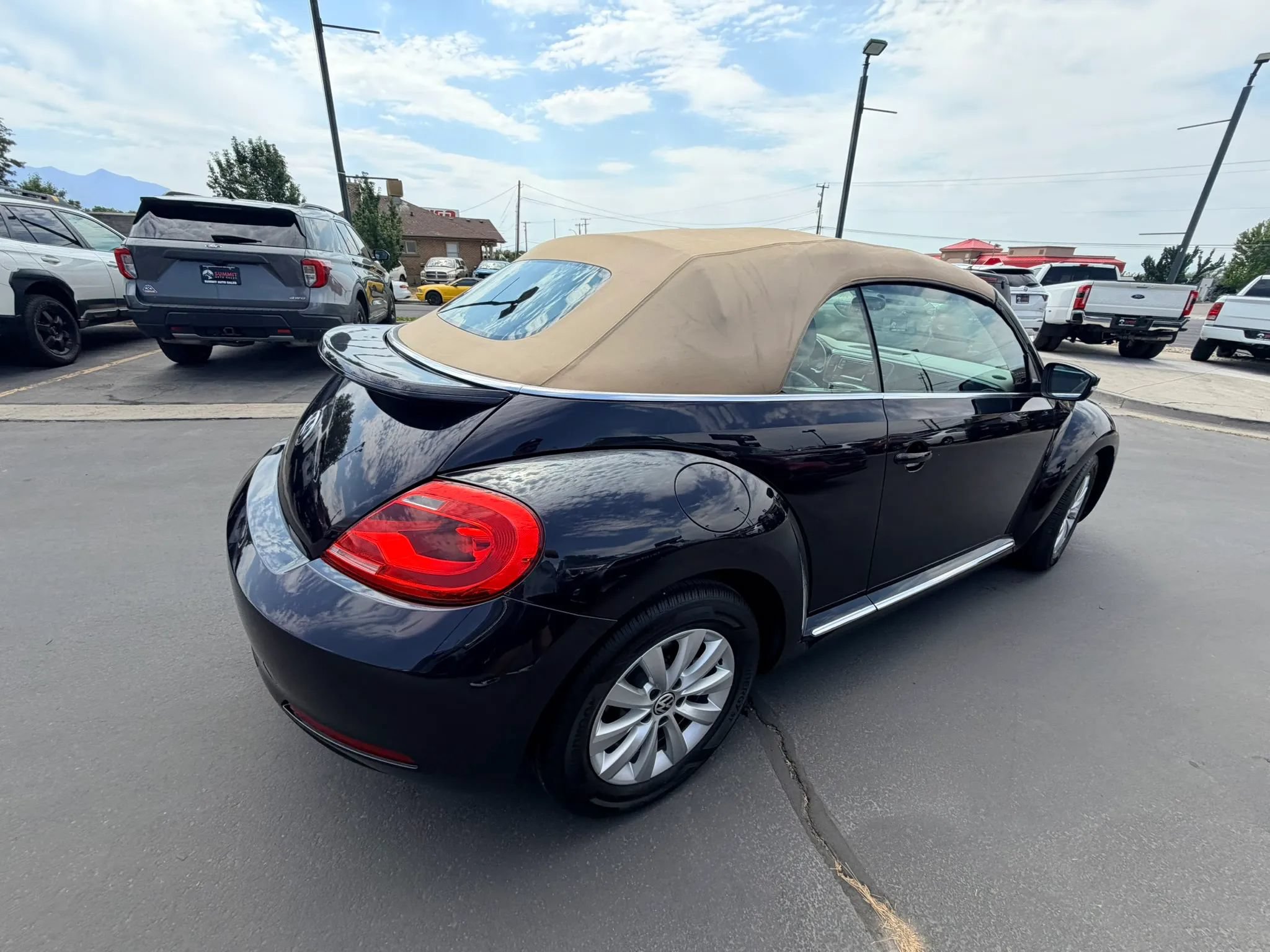 Used 2019 Volkswagen Beetle 2.0T S FWD image 4