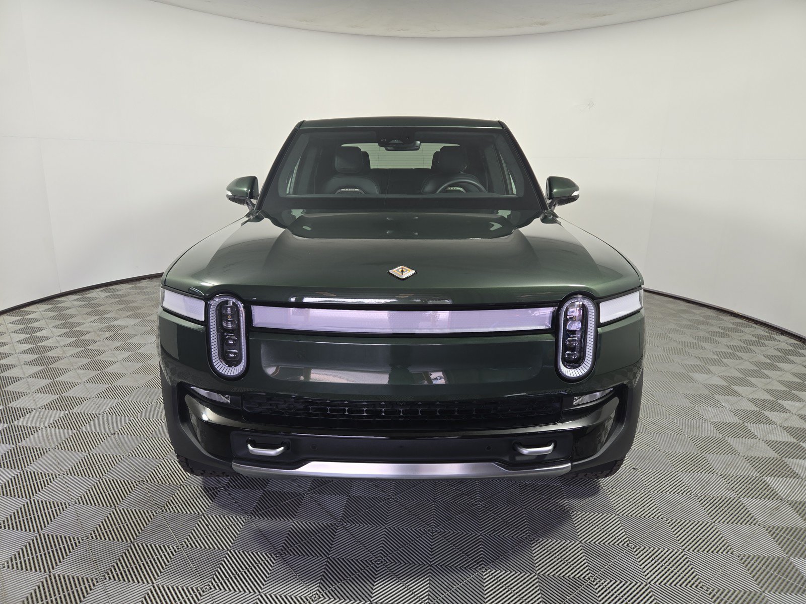 Used 2024 Rivian R1T Adventure AWD/4WD image 8
