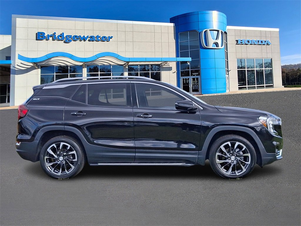 Used 2022 GMC Terrain SLT w/ Infotainment Package II image 6