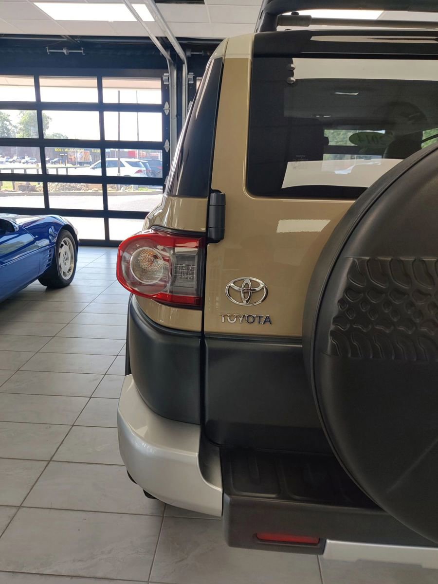 Used 2014 Toyota FJ Cruiser 4WD w/ Convenience Package image 11