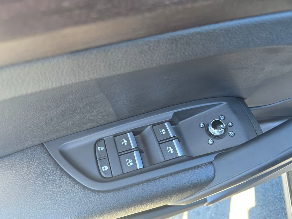 Used 2021 Audi Q5 e Premium w/ Convenience Package image 17