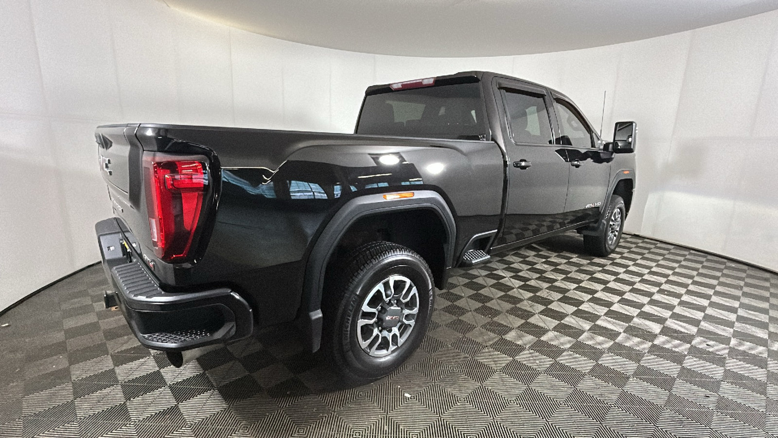 Used 2022 GMC Sierra 3500 AT4 AWD/4WD image 3