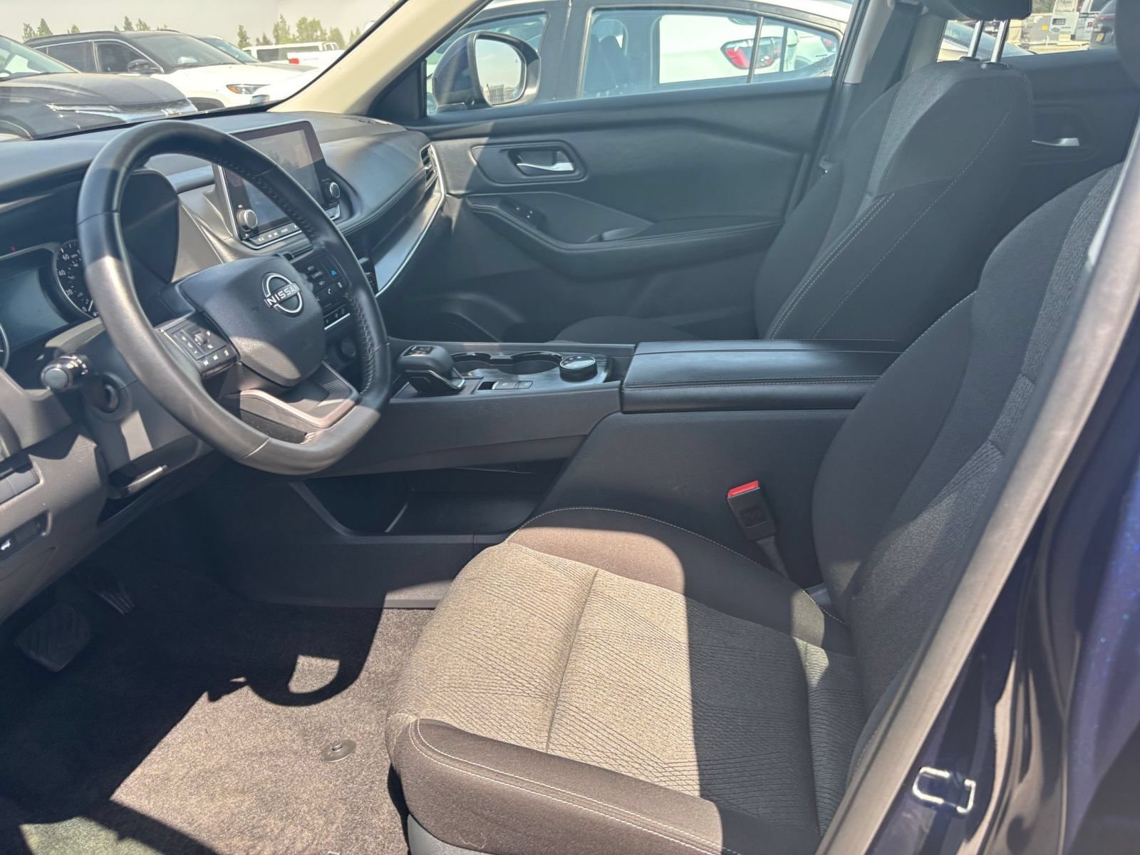 Used 2025 Nissan Rogue SV AWD/4WD image 28