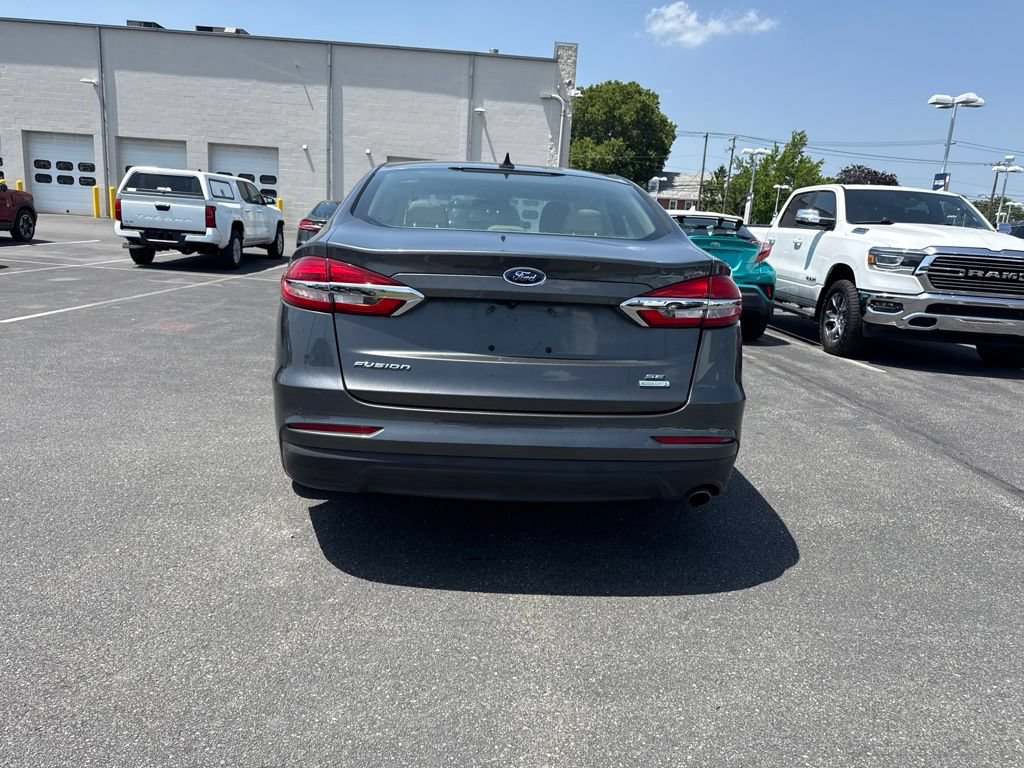 Used 2020 Ford Fusion SE FWD image 5