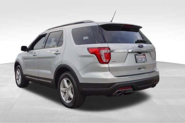 Used 2018 Ford Explorer XLT w/ Equipment Group 202A image 6