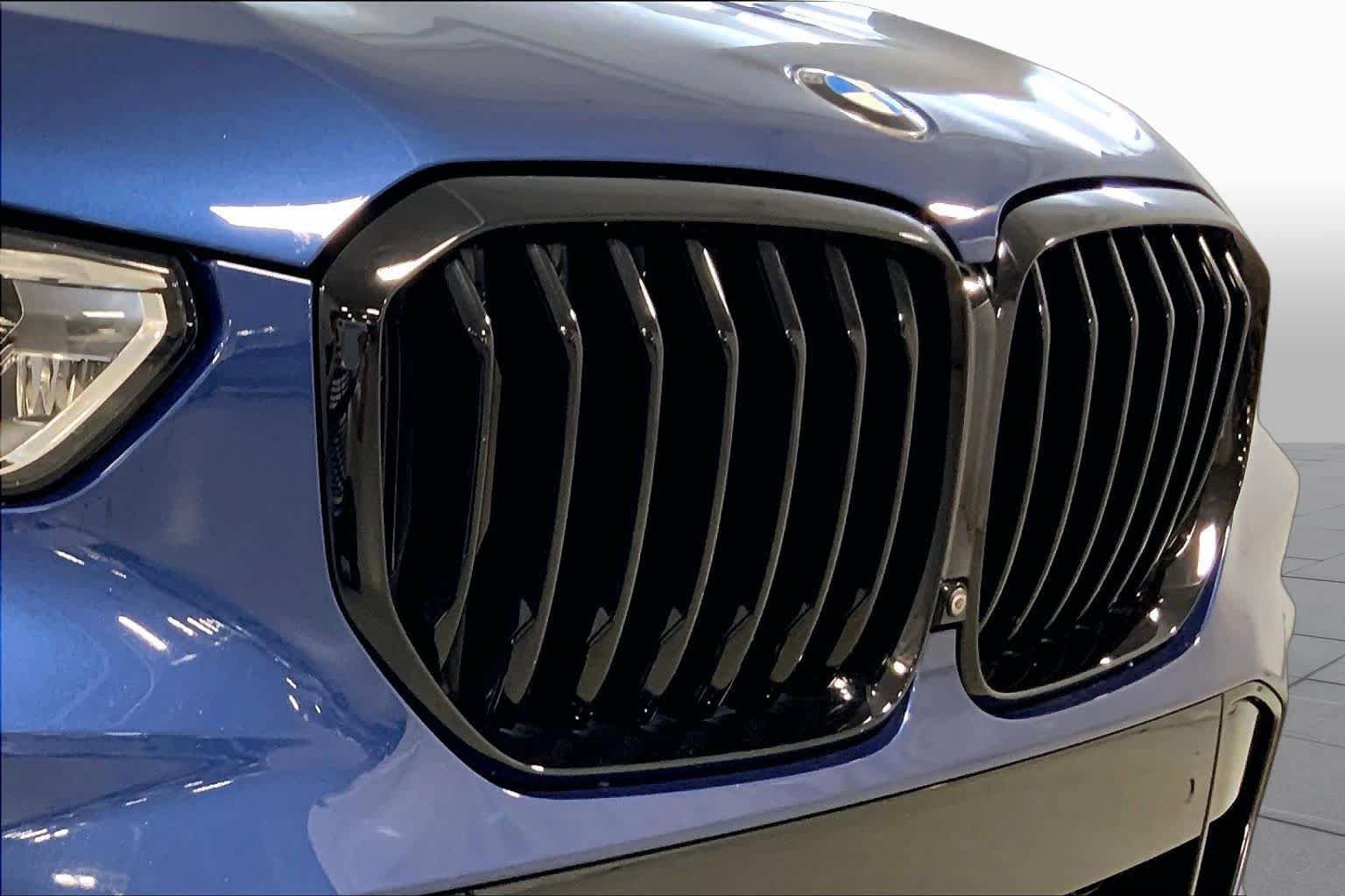 Used 2021 BMW X5 M50i w/ Executive Package AWD/4WD image 32