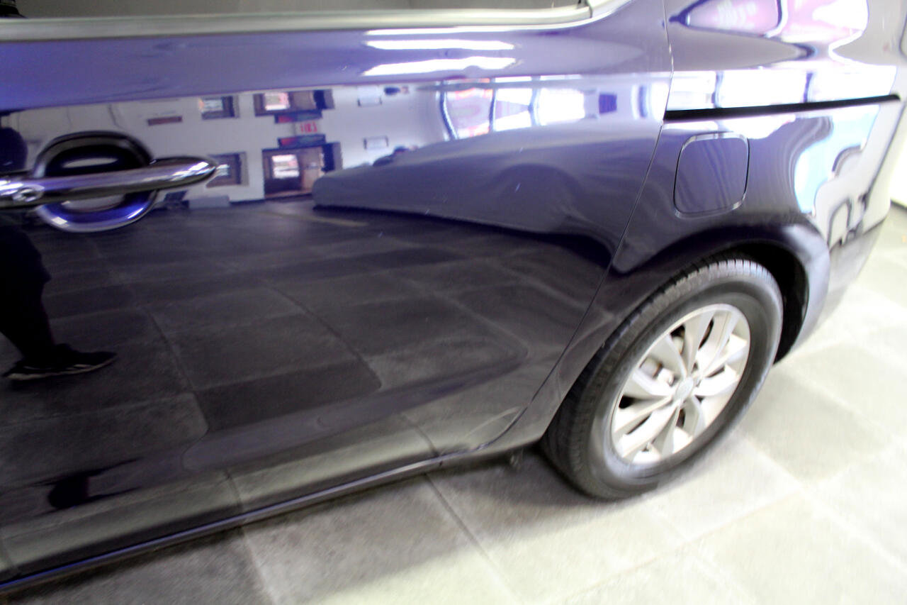 Used 2019 Kia Sedona LX image 36