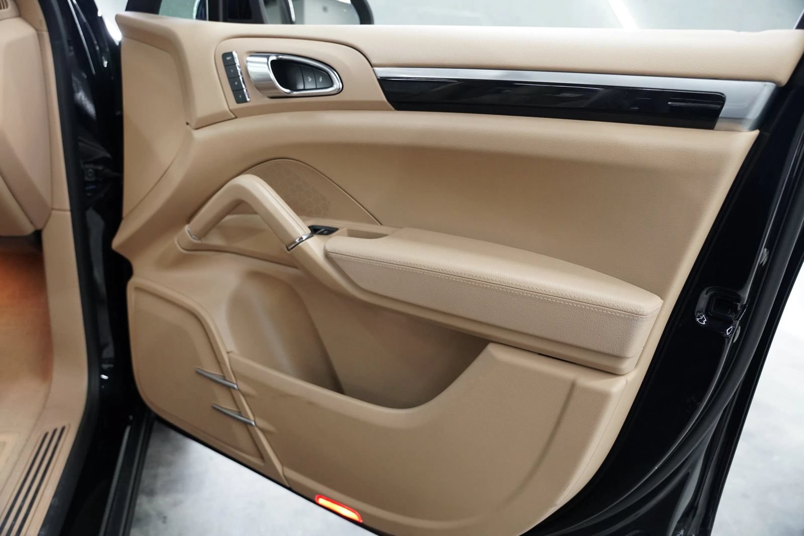 Used 2014 Porsche Cayenne AWD/4WD image 41