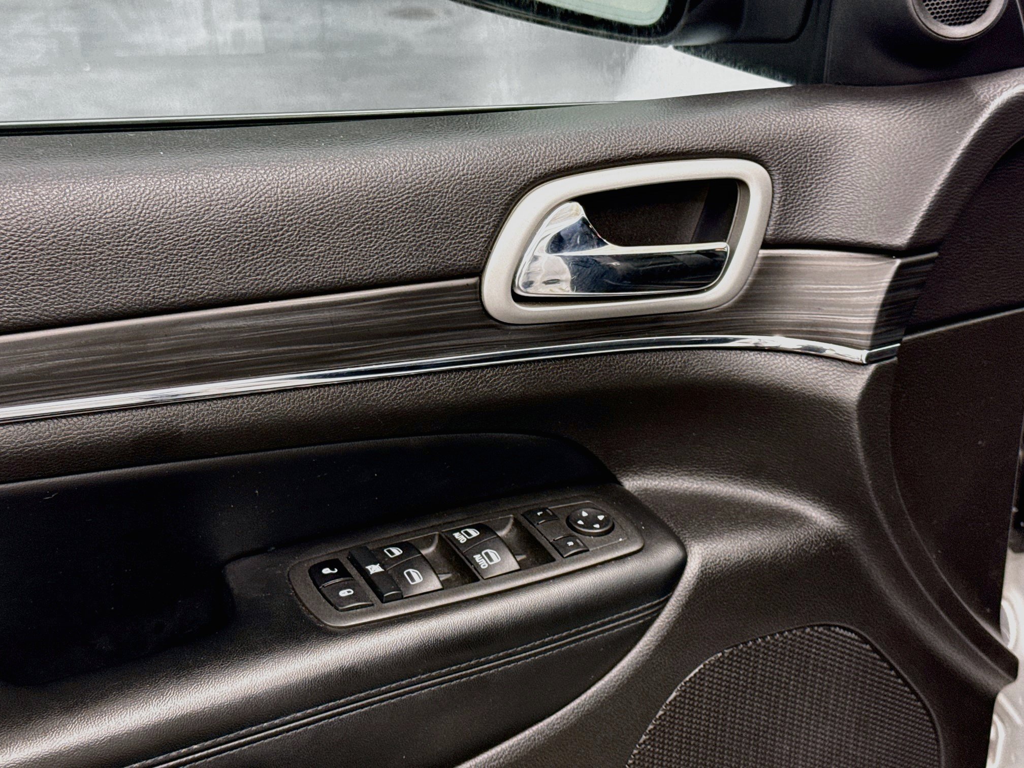 Used 2021 Jeep Grand Cherokee Limited RWD image 15