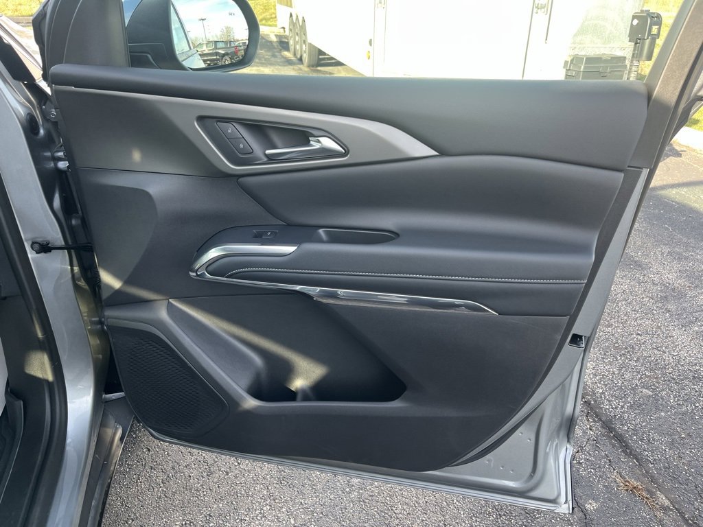 New 2025 Chevrolet Traverse LT w/ LPO, Floor Liner Package image 21