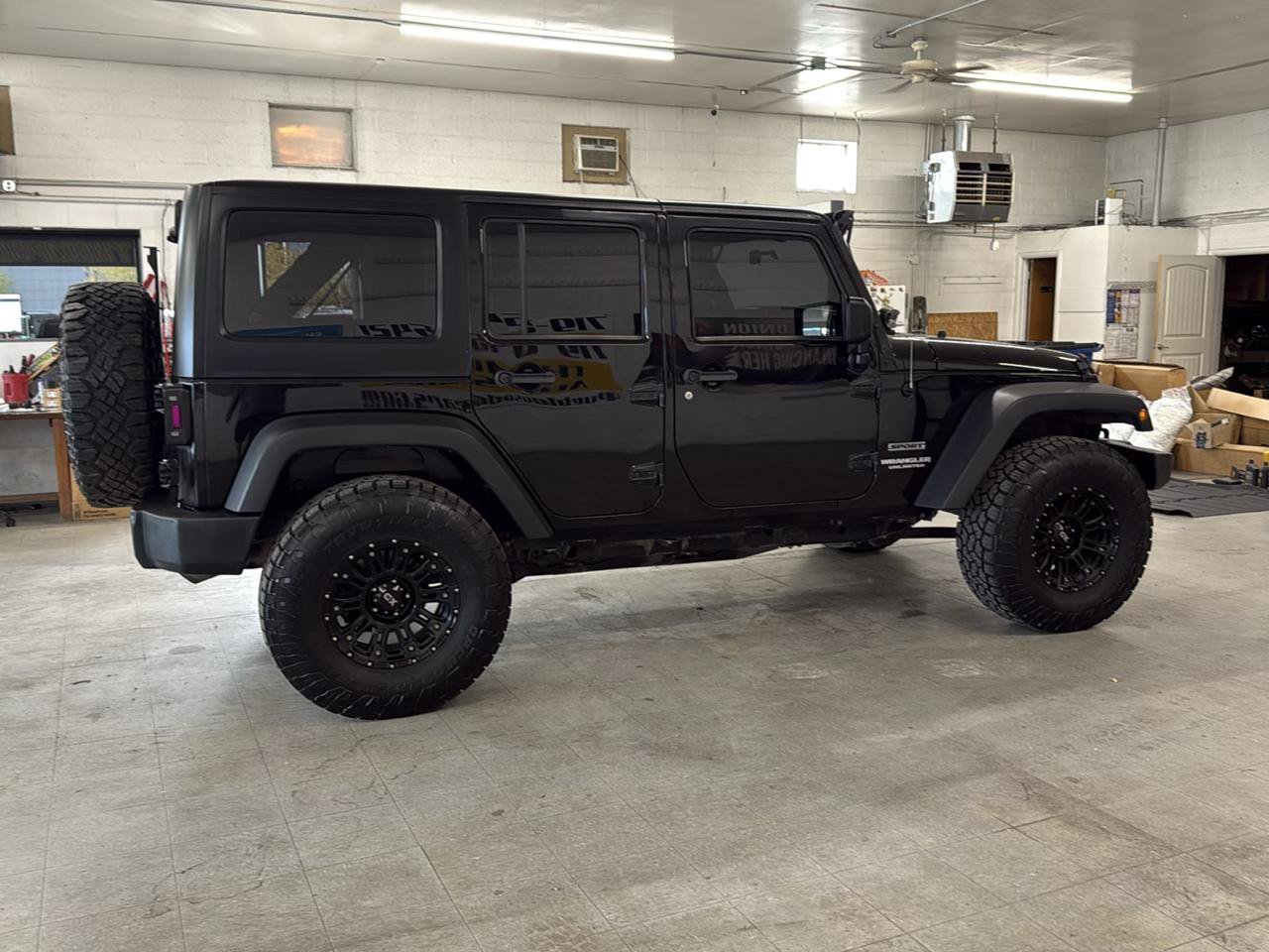 Used 2013 Jeep Wrangler Unlimited Sport w/ Connectivity Group AWD/4WD image 4