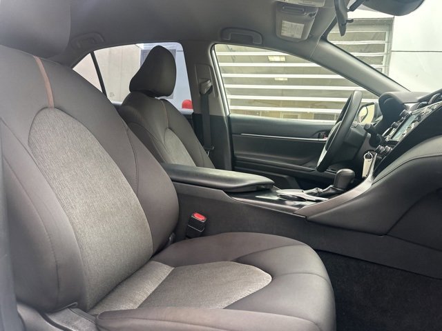 Used 2019 Toyota Camry L image 12