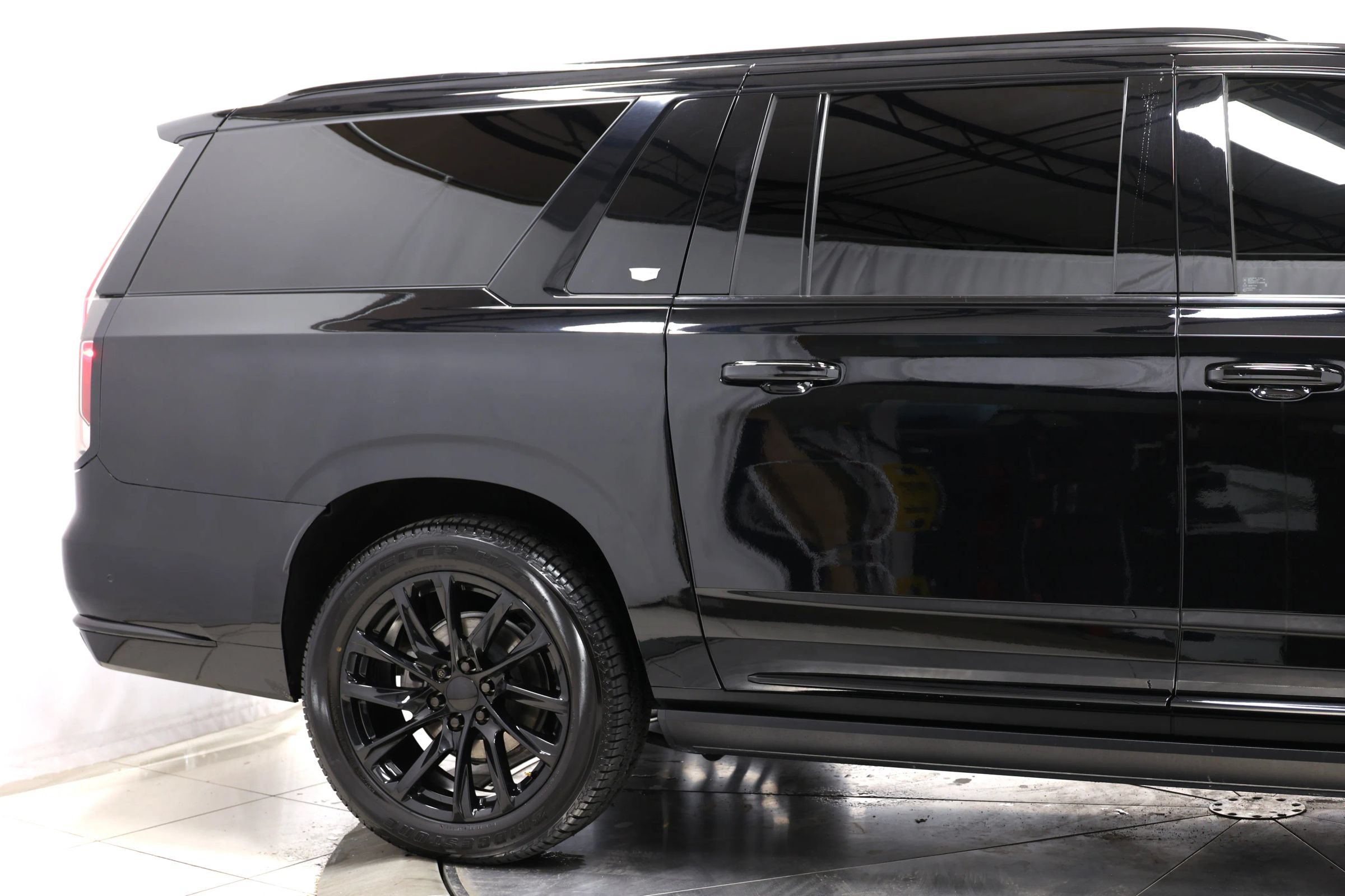 Used 2023 Cadillac Escalade ESV Sport w/ LPO, ONYX Package AWD/4WD image 86