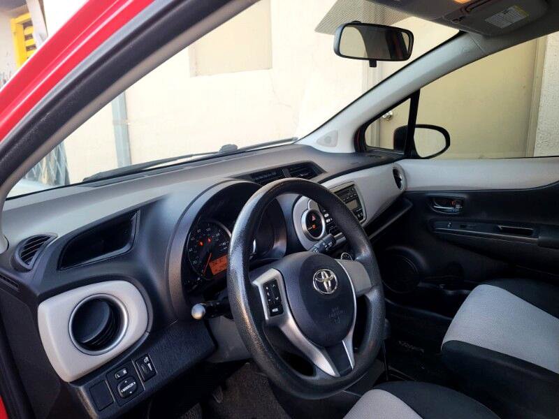 Used 2013 Toyota Yaris LE image 22