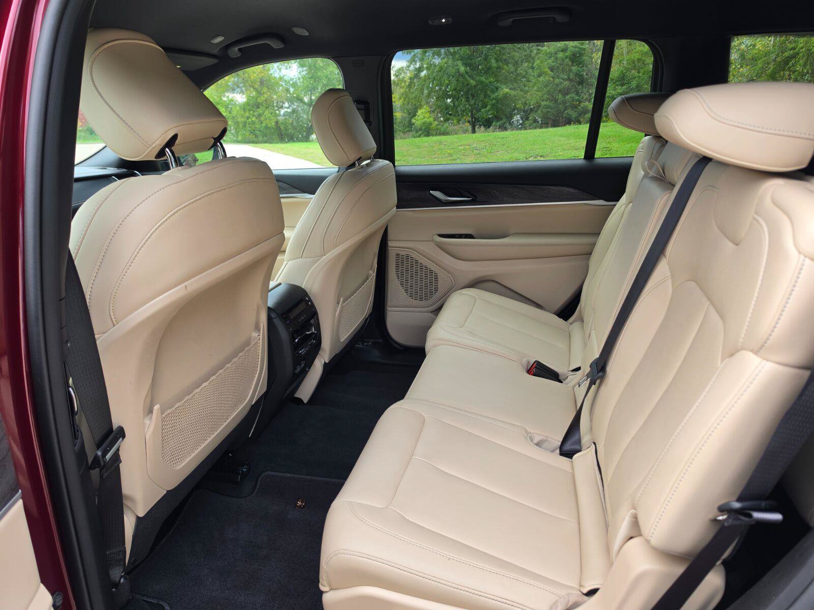 Used 2025 Jeep Grand Cherokee L Limited AWD/4WD image 9