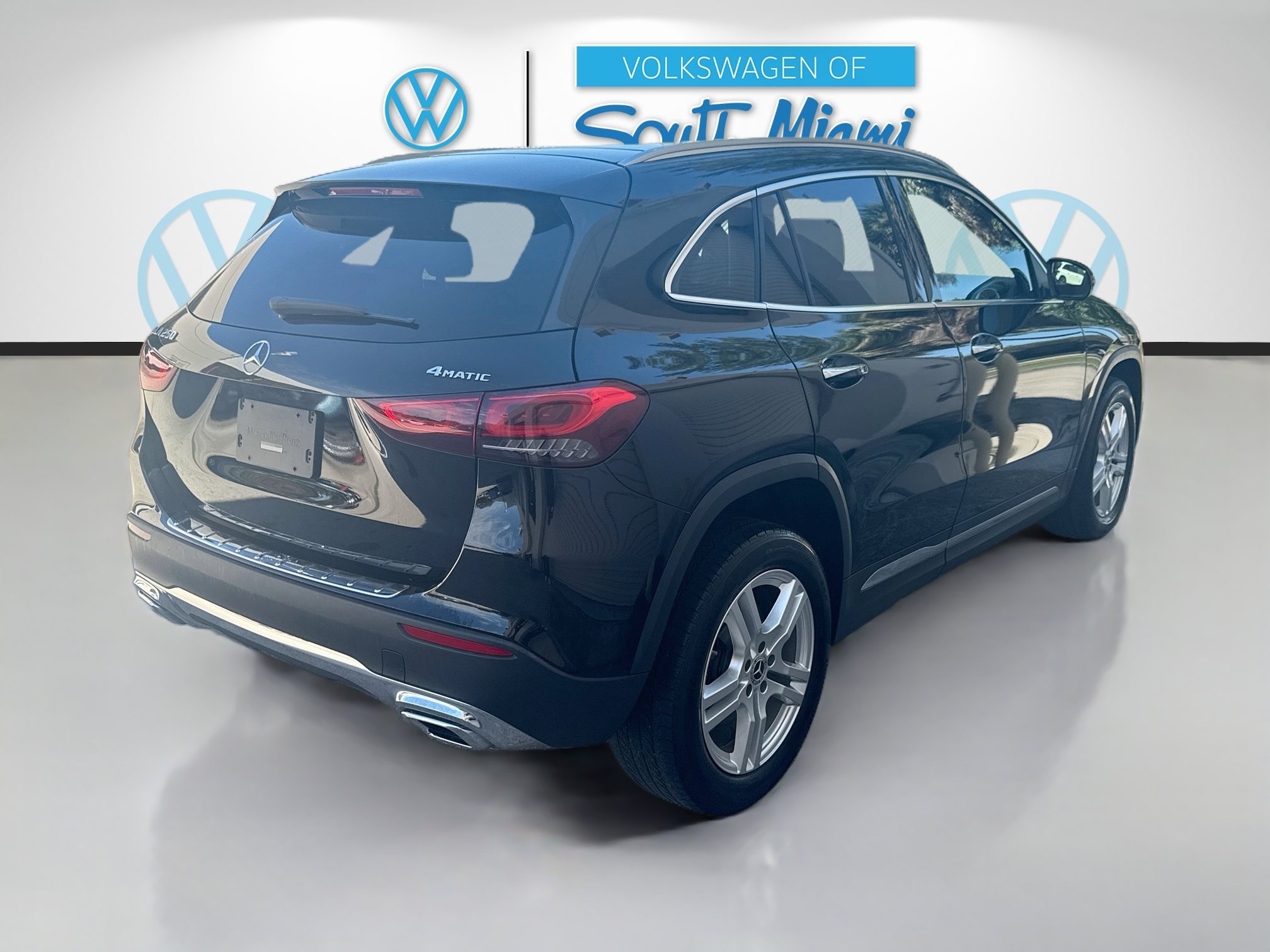 Used 2021 Mercedes-Benz GLA 250 4MATIC w/ Premium Package image 7