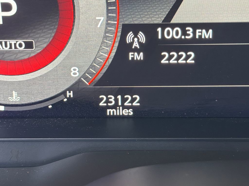 Used 2025 Nissan Rogue SL image 24