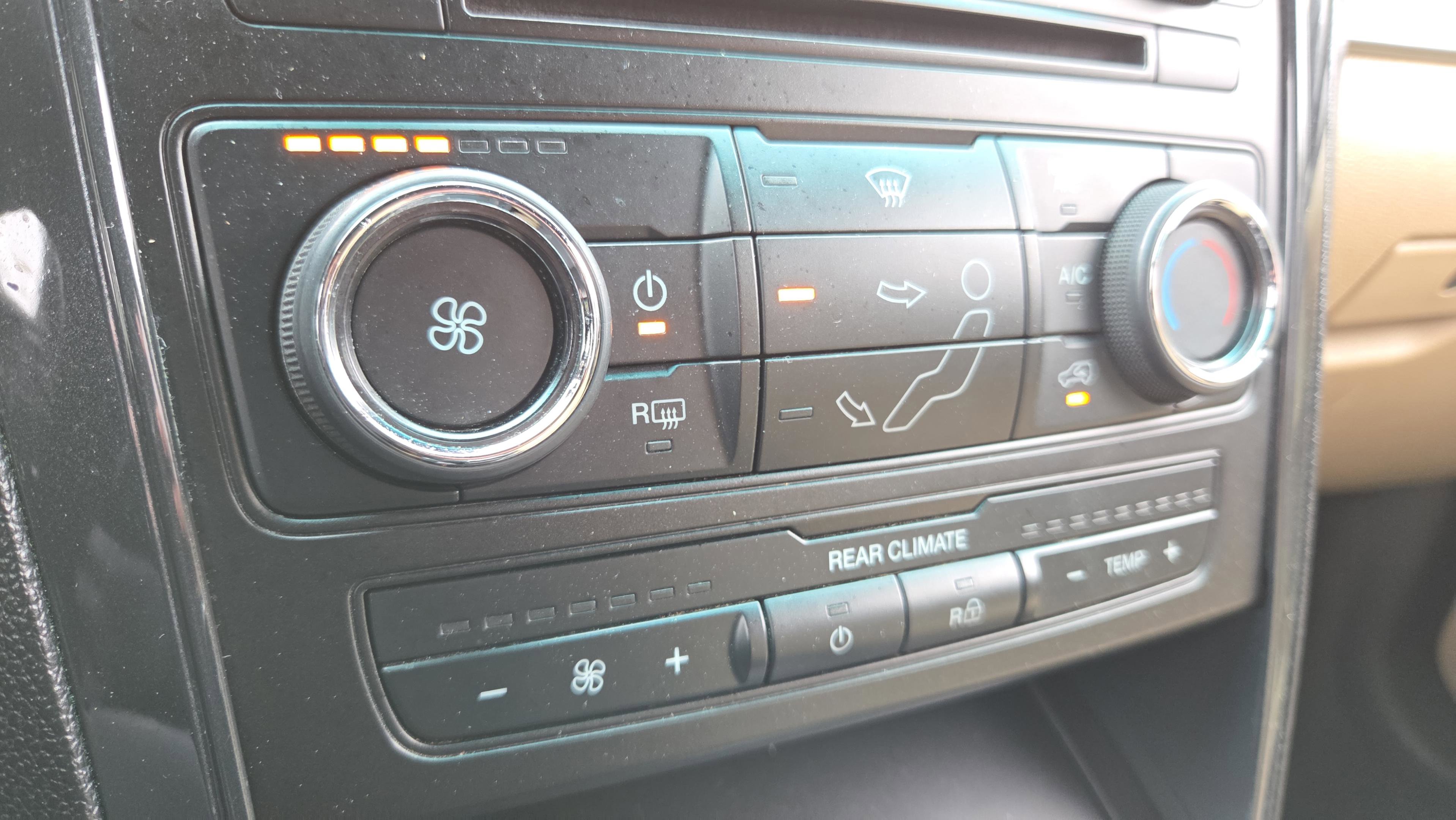 Used 2017 Ford Explorer FWD image 18