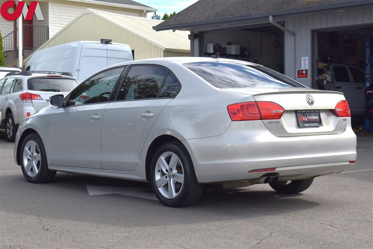 Used 2012 Volkswagen Jetta TDI w/ TDI Appearance Pkg image 2