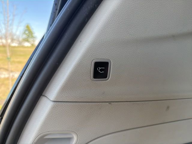 Used 2023 Chrysler Pacifica Touring-L image 10