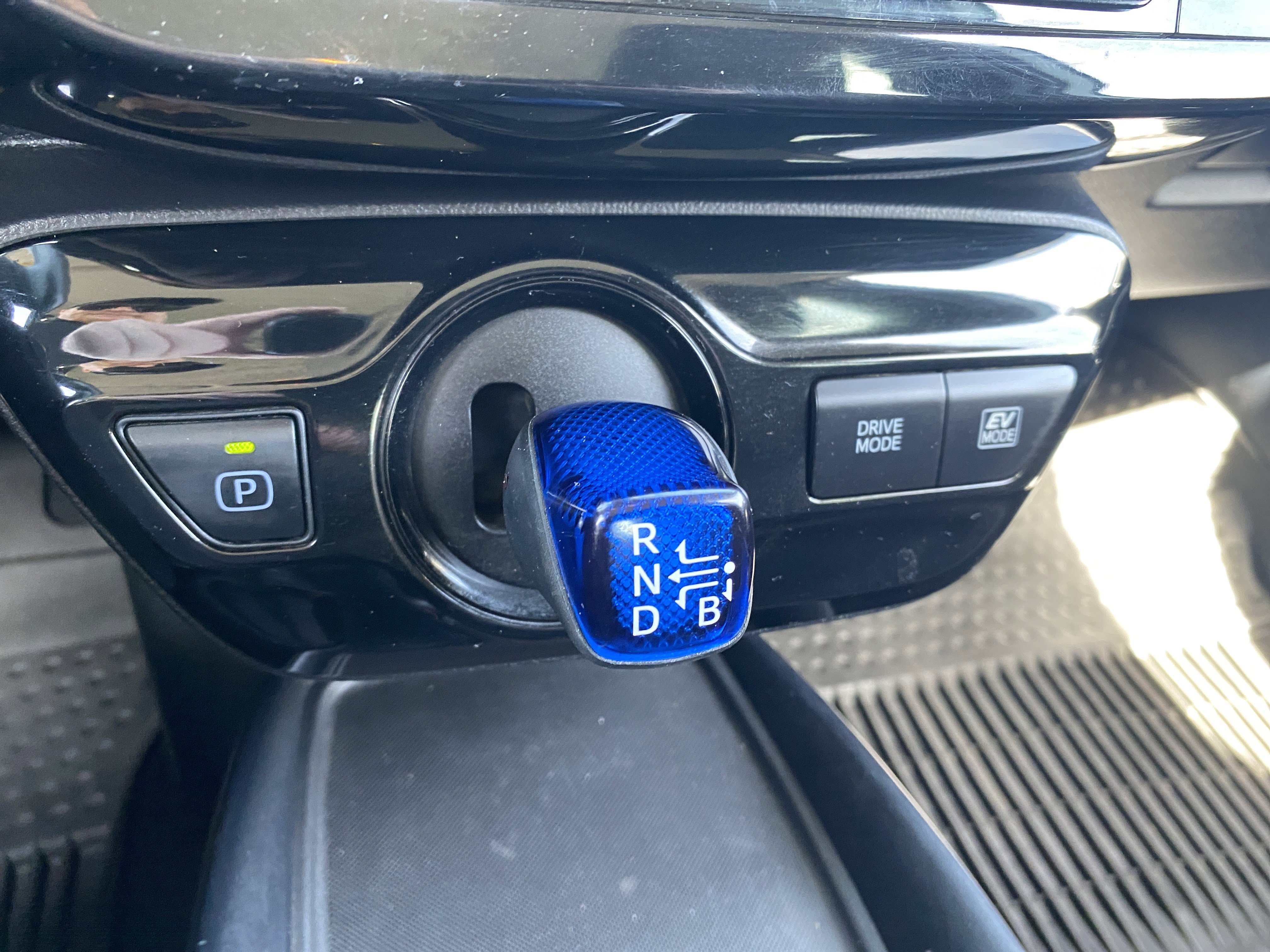 Used 2022 Toyota Prius LE AWD/4WD image 32