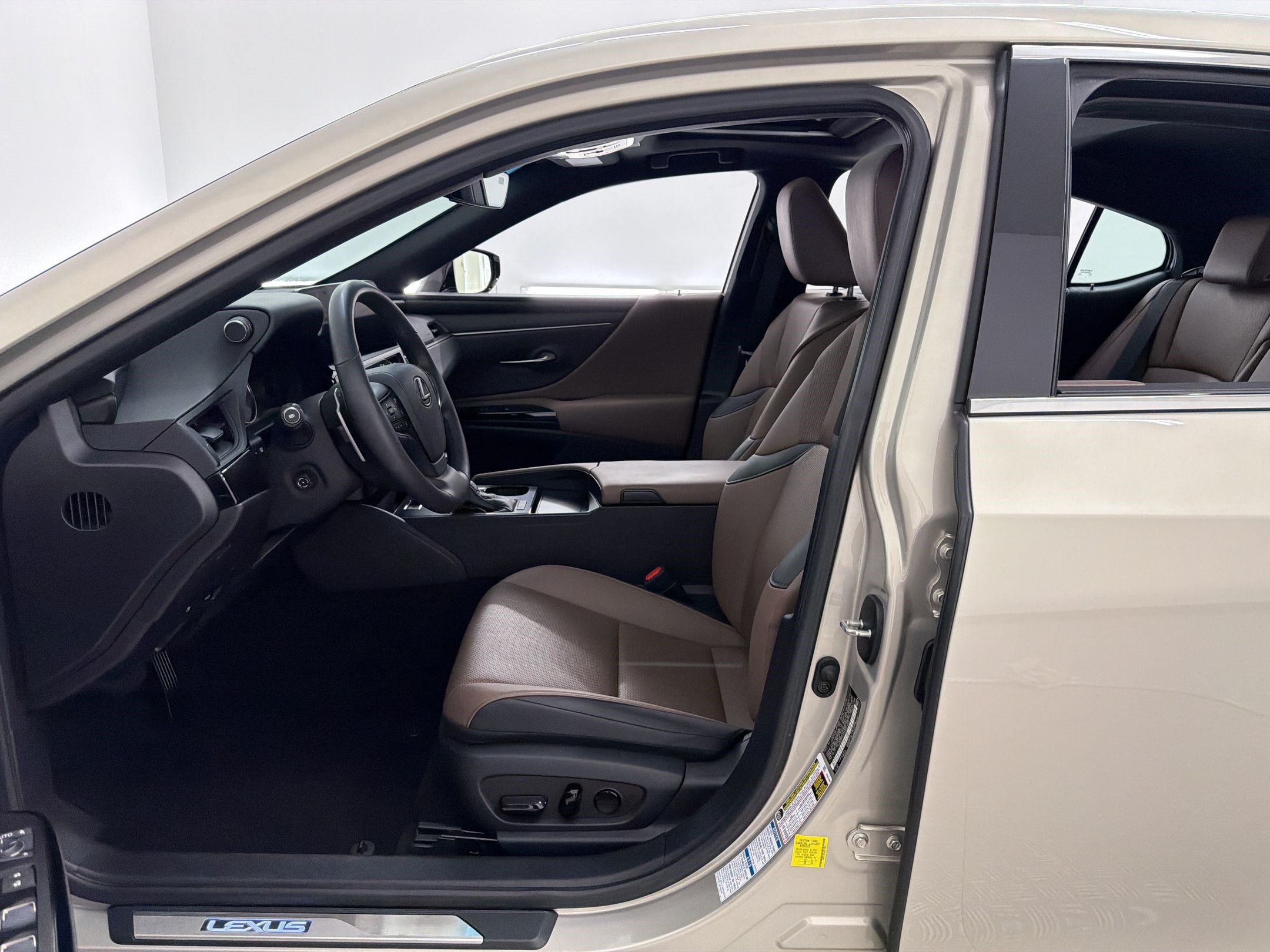 Certified 2023 Lexus ES 250 w/ Premium Package AWD/4WD image 5