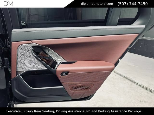 Used 2023 BMW 760i xDrive w/ Executive Package AWD/4WD image 32